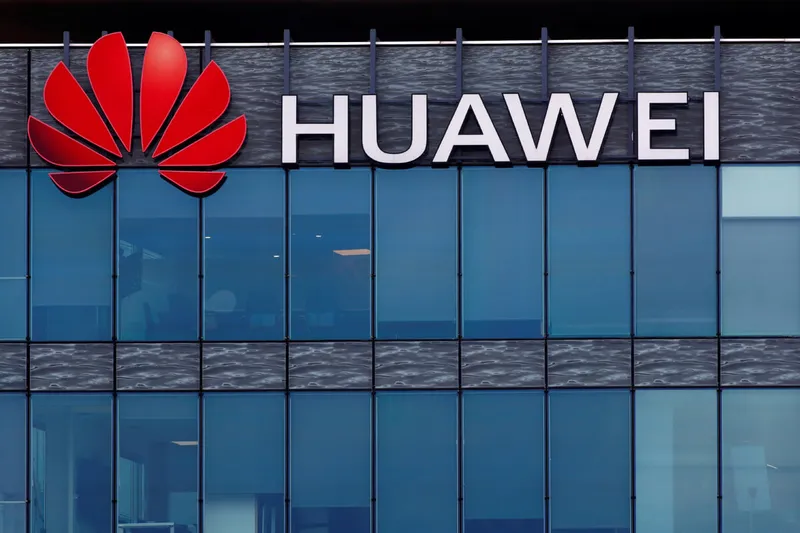 Huawei Fransadakı yeni zavodunun gələcəyini yenidən qiymətləndirir