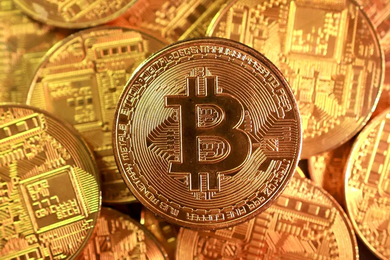 Bitcoin 6%-dan çox yüksələrək 93 min dolları keçdi