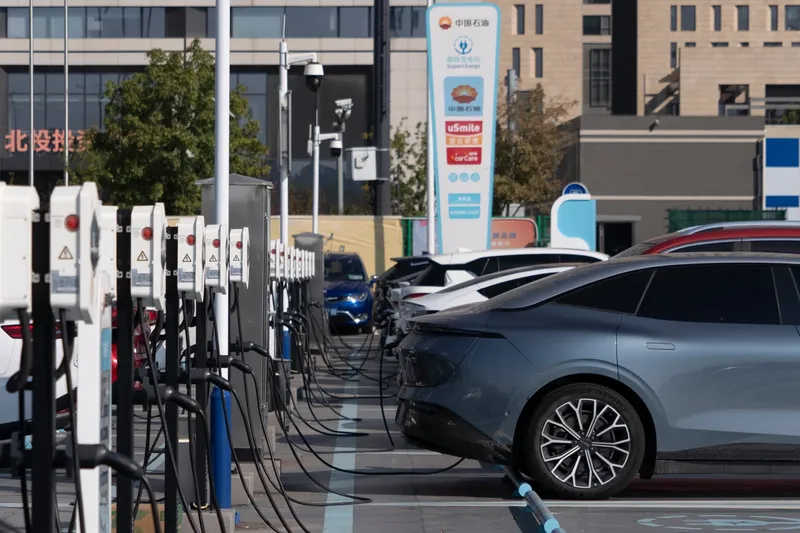 İran böhranı Çinin yaşıl enerji üstünlüyünü gücləndirir