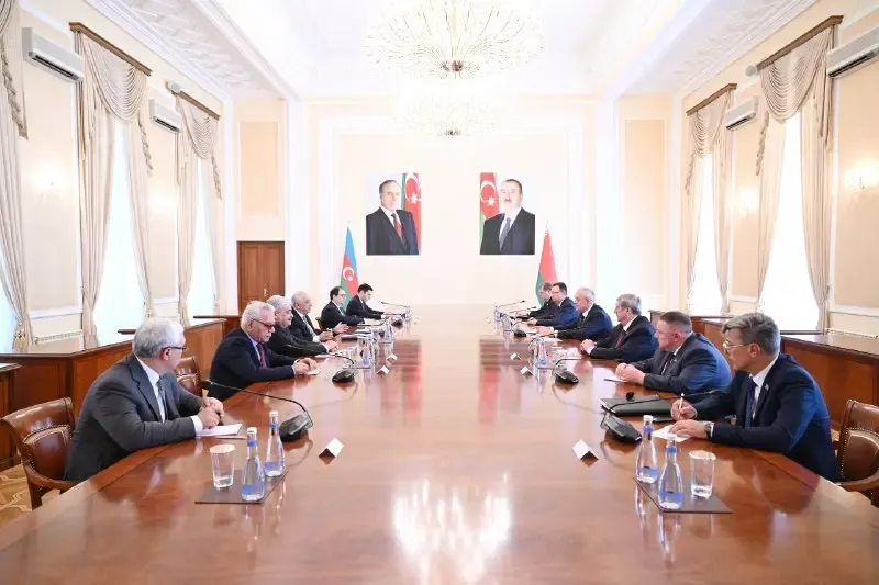 Əli Əsədov İqor Sergeyenko ilə görüşüb