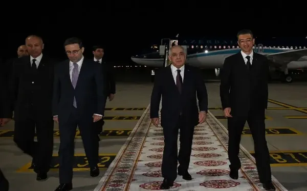 Baş nazir Əli Əsədov Türkmənistana səfər edib