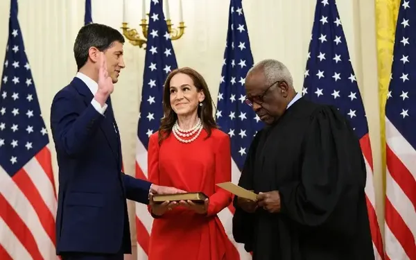 Kevin Warsh Fed rəhbəri oldu