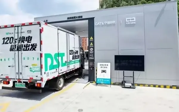 Çin elektrik yük maşınları üçün 2 dəqiqəlik batareya dəyişdirmə xidmətini istifadəyə verib.