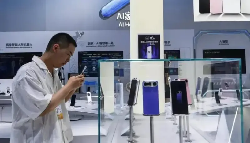 Şanxayda Sİ telefonları platforma məhdudiyyətləri ilə üzləşib