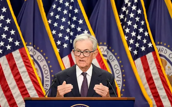 Federal Rezervin FOMC iclası bu gün, 18 mart 2026-cı il, başa çatır; siyasət bəyanatı saat 14:00 ET, Powell-in mətbuat konfransı saat 14:30 ET-dədir