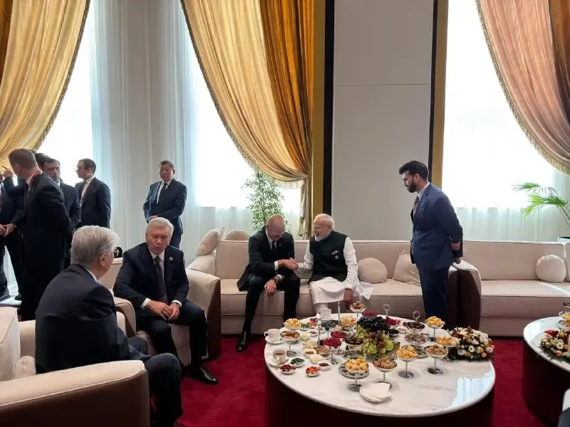 İlham Əliyev Bişkekdə Narendra Modi ilə görüşdü