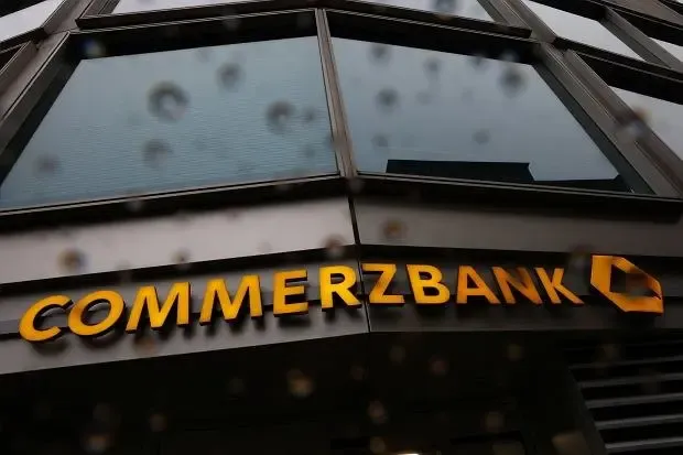 Commerzbank 1,2 milyard avroluq səhm geri alımına başlayır