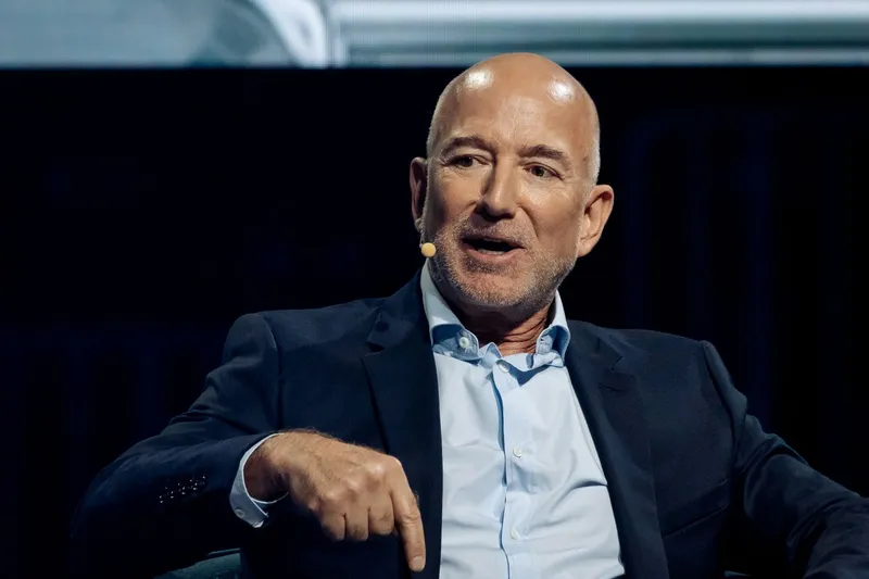 Bezos 100 mlrd dollarlıq Sİ sənaye fondu yaradır