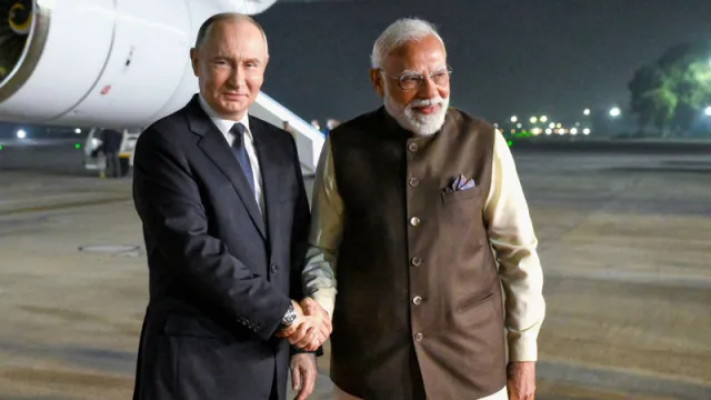 Putin Modi ilə Yüksək Səviyyəli Sammit üçün Yeni Dehliyə Gəlib