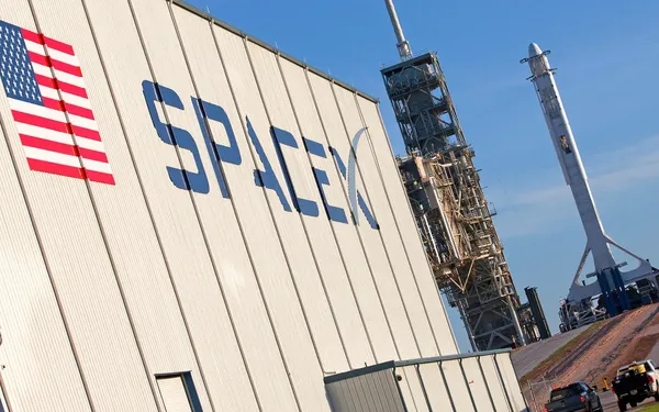 spacex-elon-musk-donald-trump-feud (1)