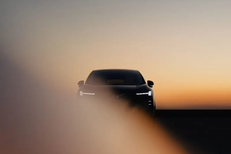 Volvo elektrikli SUV modelini təqdim edir